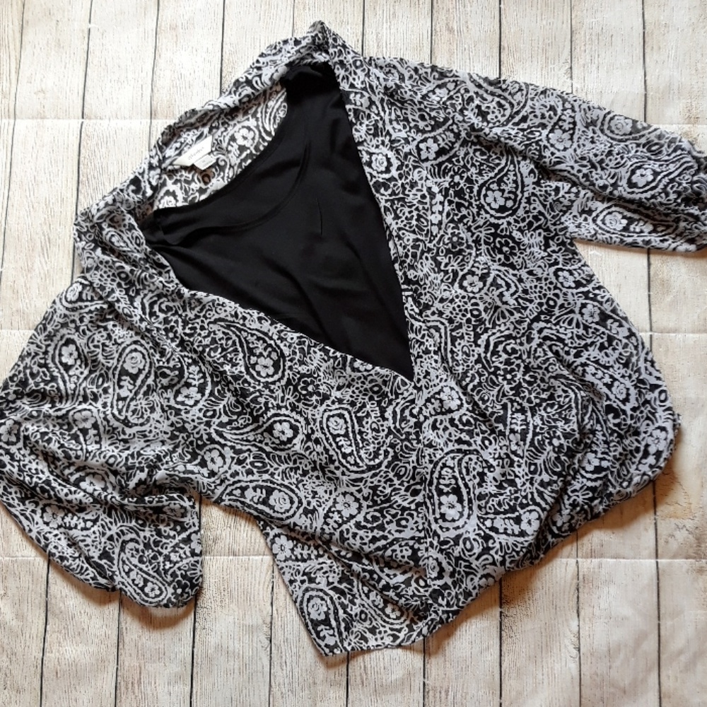 MOCK WRAP CREPE PAISLEY BLOUSE